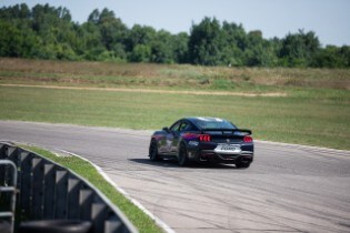 Mustang Dark Horse R